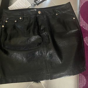 Pierre Darre Juniors XL patent leather skirt NWT